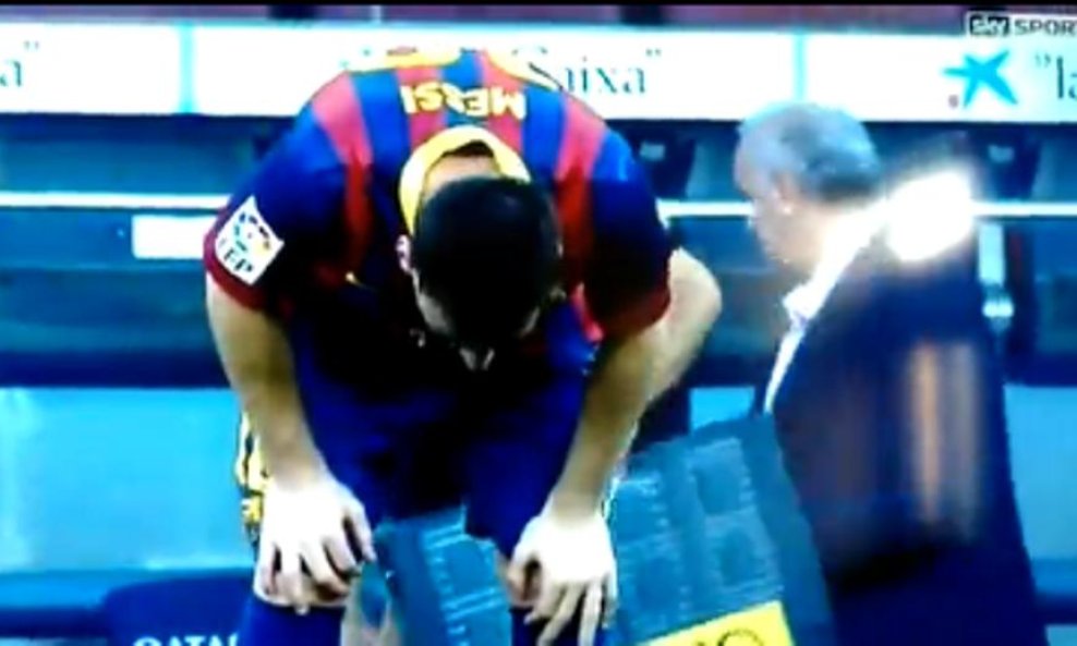 Lionel Messi povraća