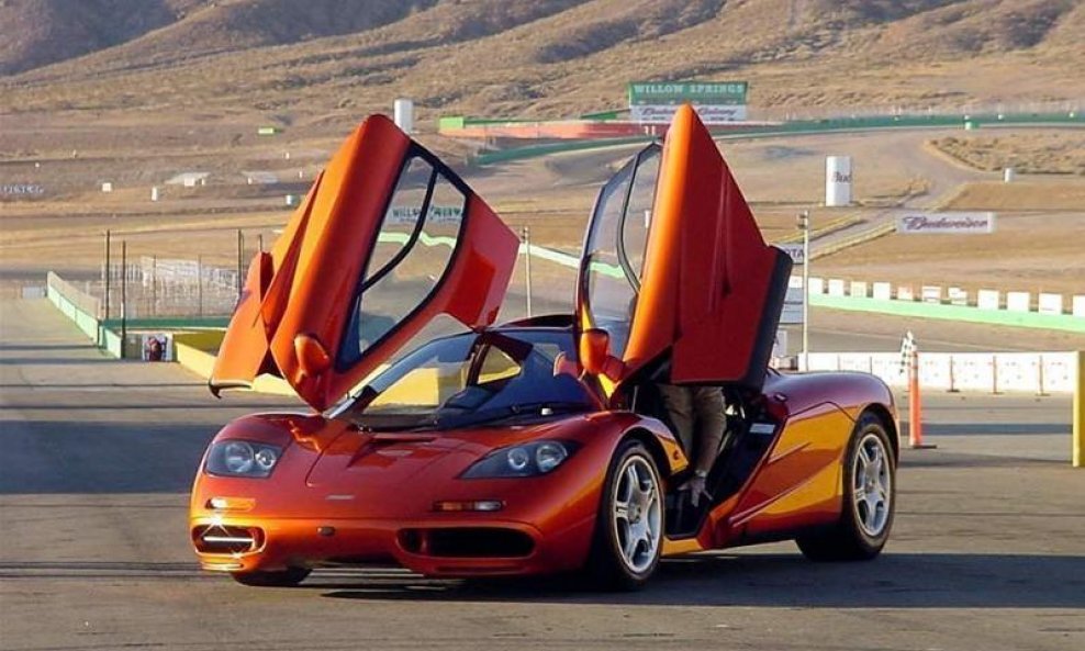 mclaren-f1-doors-open