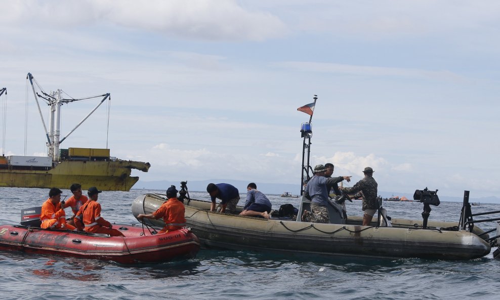 Na Filipinima potonuo trajekt s 251 osobom