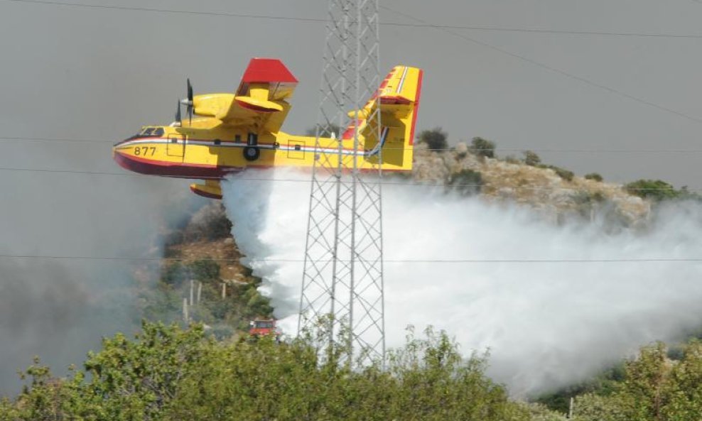 Požar kod Solina uočio je pilot kanadera