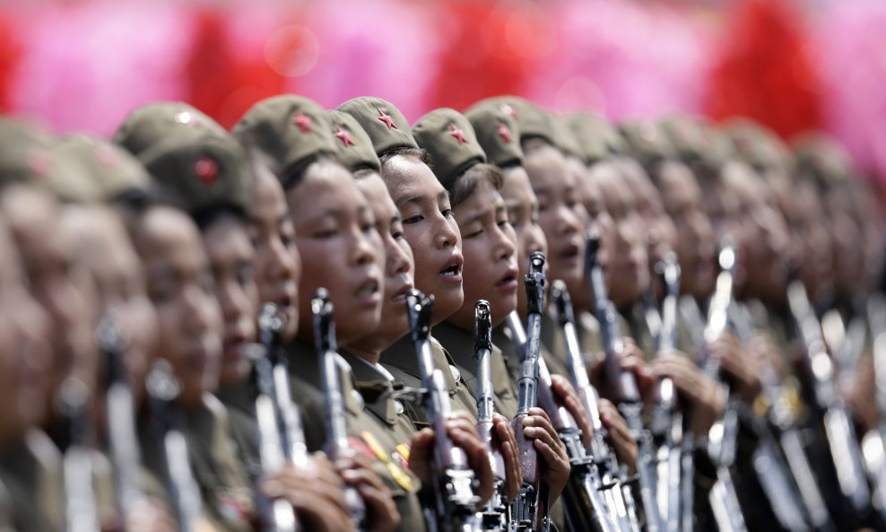 Sjeverna Koreja vojnom paradom proslavila obljetnicu Korejskog rata 9