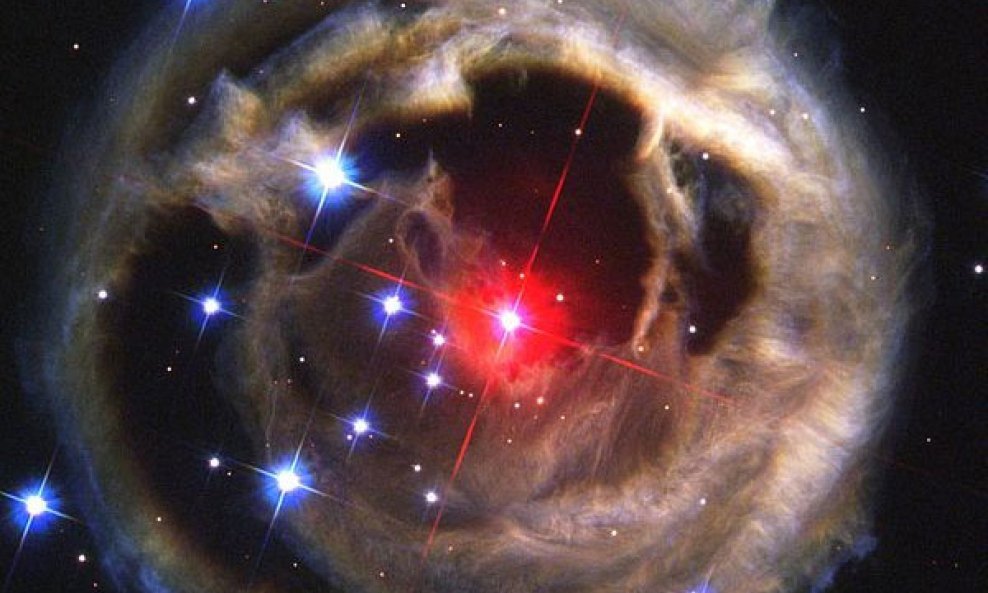 Nibiru zvijezda V838 Mon koja je navodni dokaz postojanja Nibiru