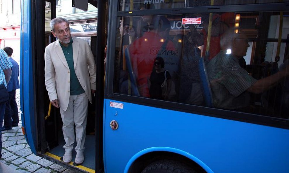 Milan Bandić u autobusu