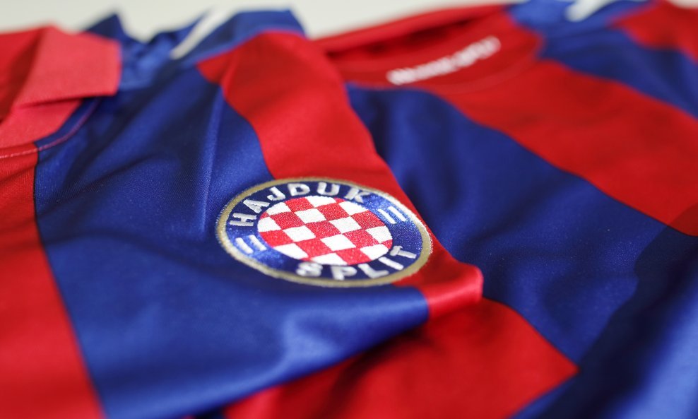 Novi dres Hajduka
