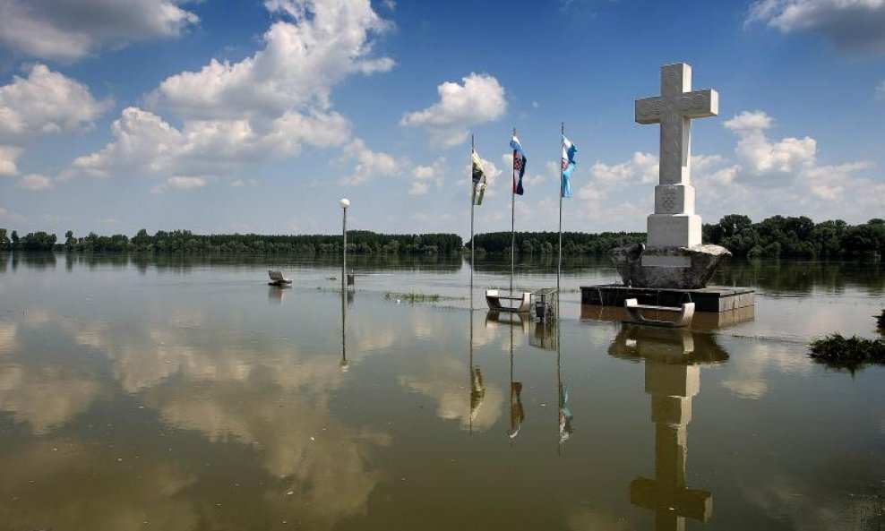 Vukovar - Vrhunac vodenog vala putuje Dunavom