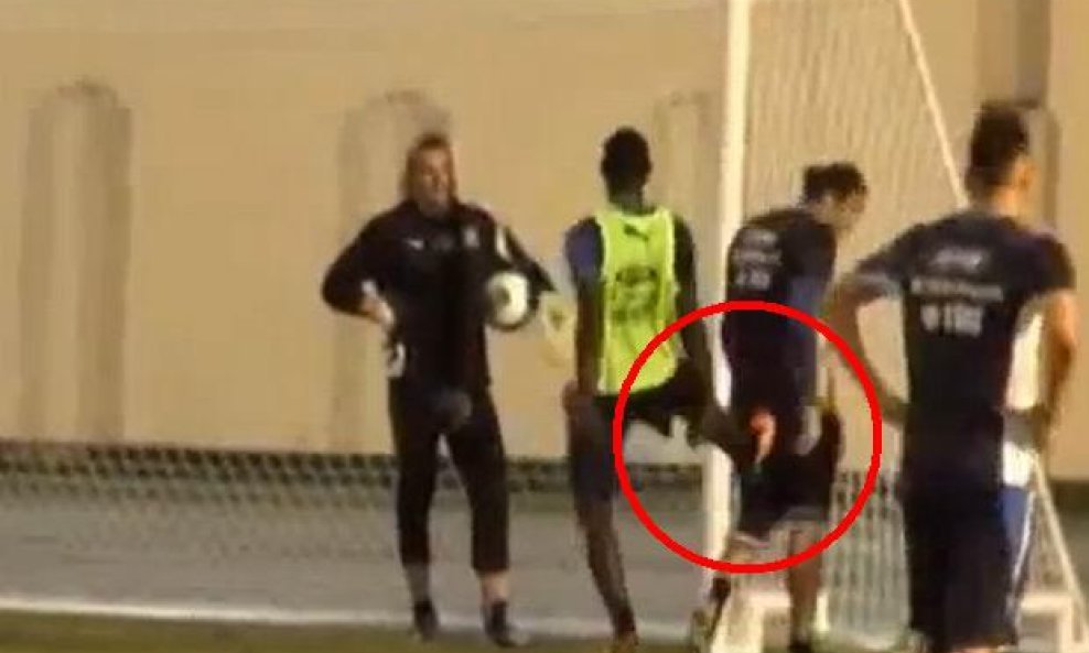Balotelli udara suigrače