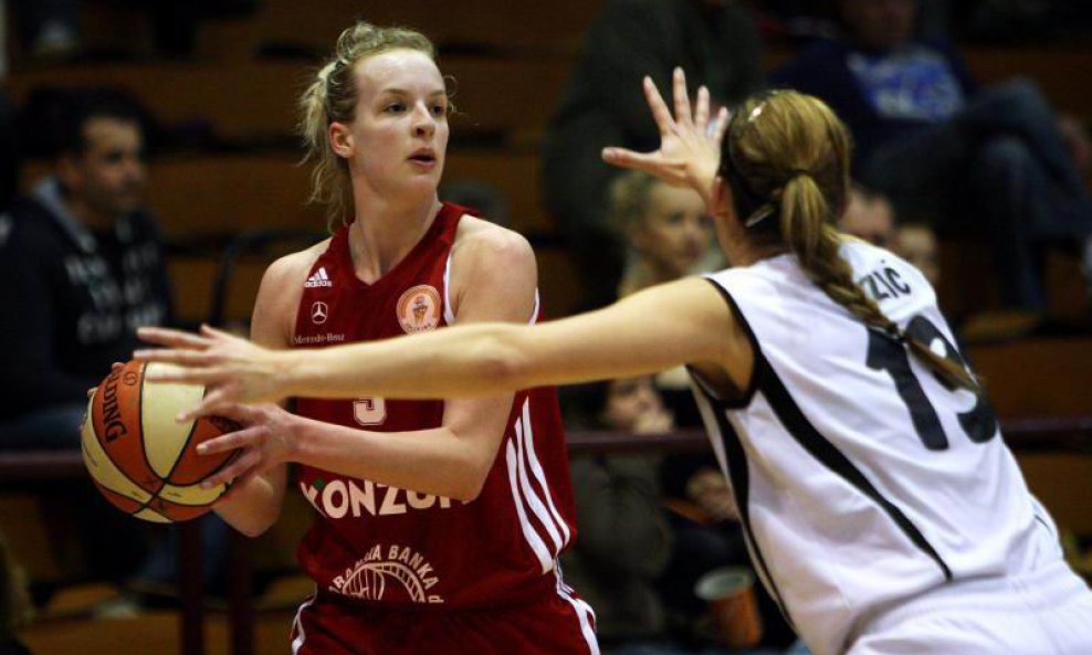 Kristina Benić (lijevo)