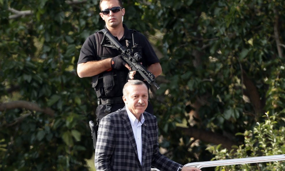 Recep Tayyip Erdogan (dolje)