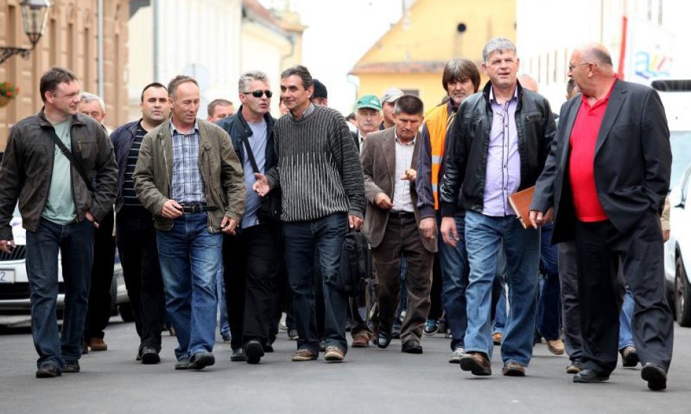 seljaci prosvjed pred vladom