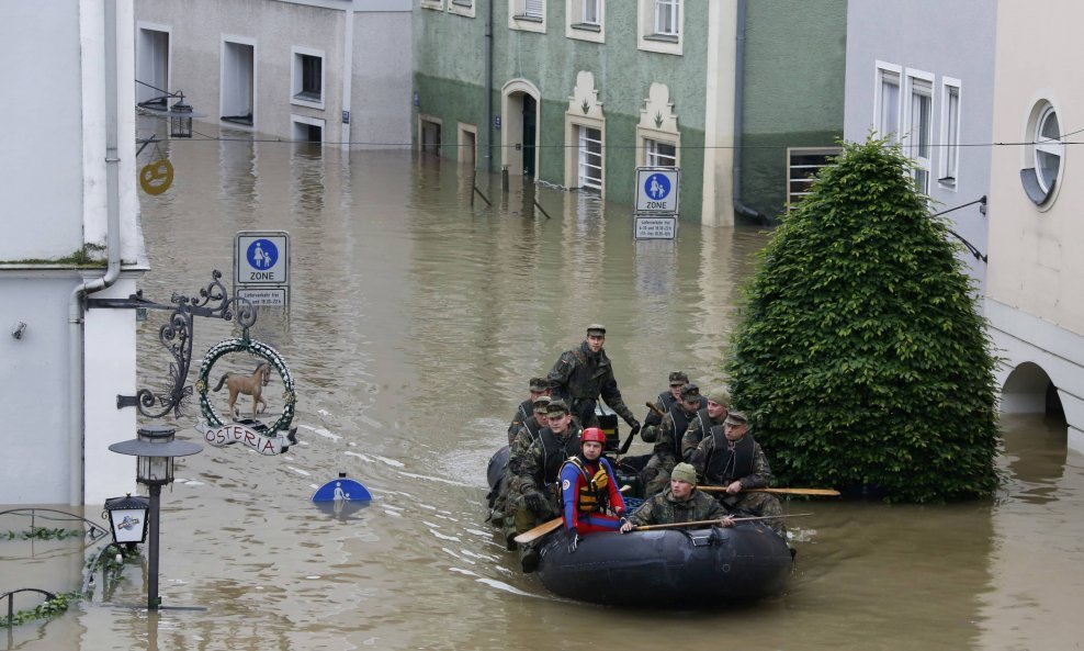 evakuacija njemačka poplave gumenjaci vojska
