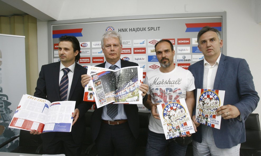 Hajduk predstavio album sa sličicama igrača