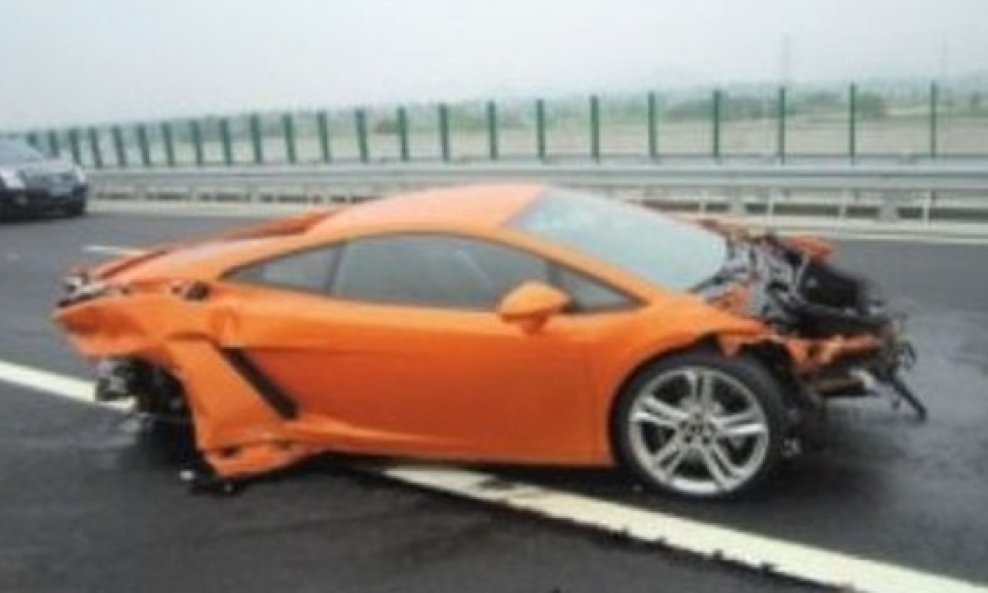 lamborghini-journalist-china-crash-1[3]