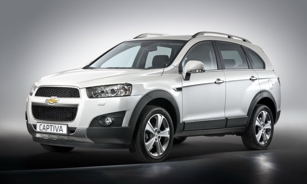 2011-Chevrolet-Captiva-SUV-1