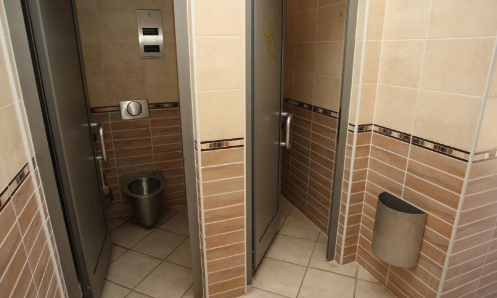 JAVNI WC toalet