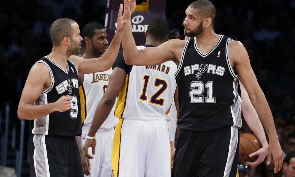 Tim Duncan (21) i Tony Parker (San Antonio Spurs)