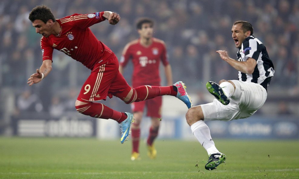 Mario Mandžukić Chiellini Juventus - Bayern