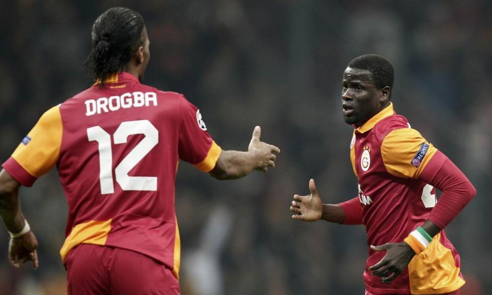 Galatasaray - Real Madrid (12). Emmanuel Eboue (D) Didier Drogba