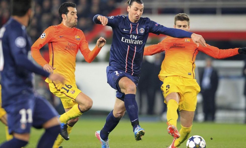 PSG - Barcelona 07 (Zlatan Ibrahimović (u sredini), Sergio Busquets (L),  Gerard Pique (D)