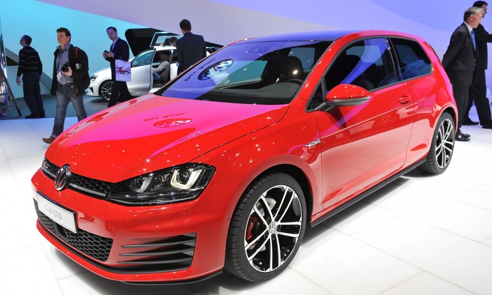 volkswagen-golf-gtd-geneva