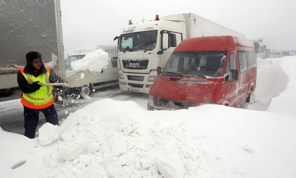 kamioni u snijegu