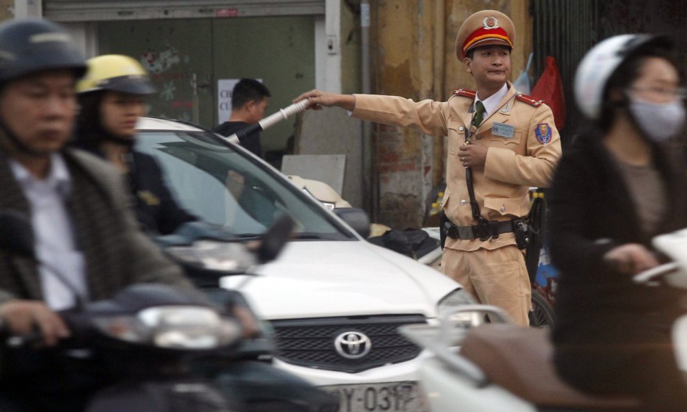 Samo mršavi policajci mogu raditi na ulicama Vijetnama