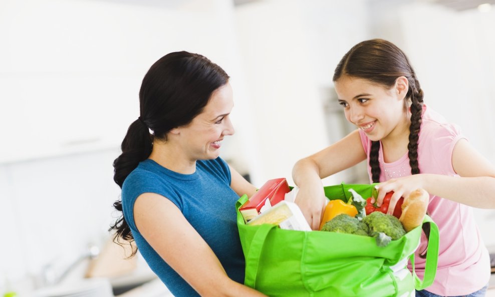 majka dijete kćer djevojčica roditelj