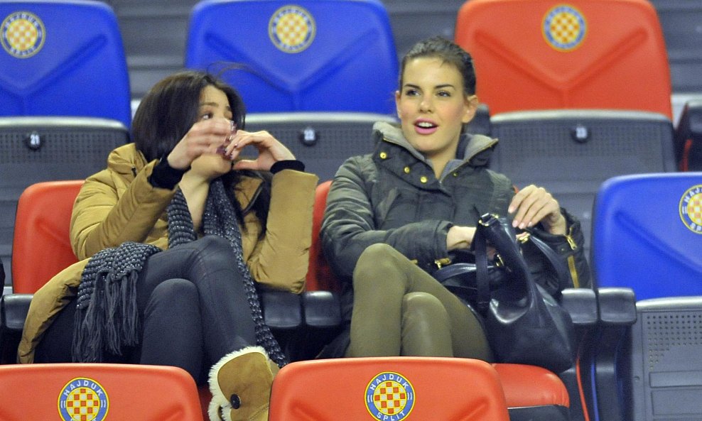 Ljepotice na derbiju Hajduka i Dinama (7)