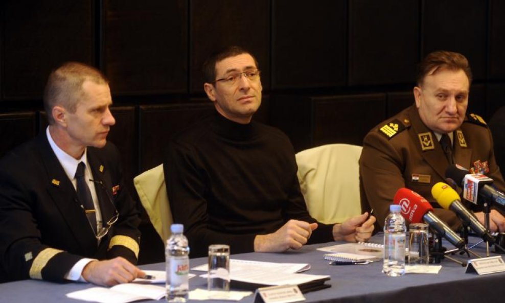 Komodor Robert Hranj, ministar Ante Kotromanović i načelnik GS-a Petar Lovrić