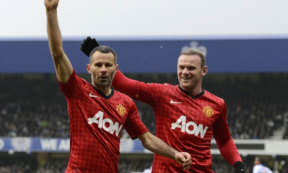 Ryan Giggs (L) i Wayne Rooney