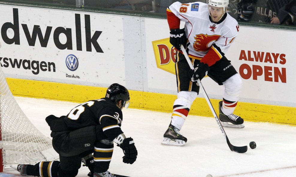 Matt Stajan i Philip Larsen