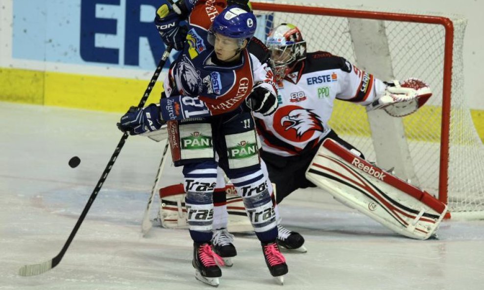 Adam Miller vs Ondrej Kacetl