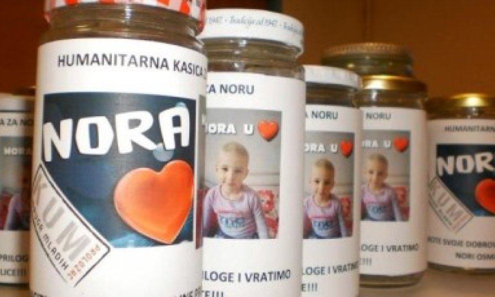 Kasica za Noru, Kum