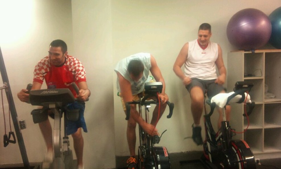 Hrvatska vaterpolska reprezentacija, pripreme u Perthu (2)