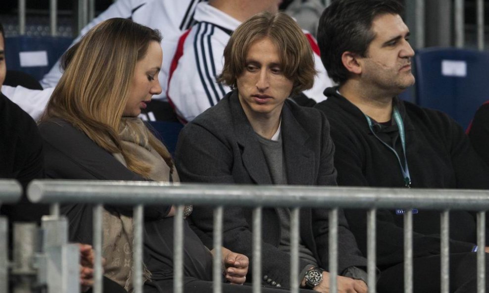 Luka Modrić i supruga Vanja na utakmici u Madridu 1