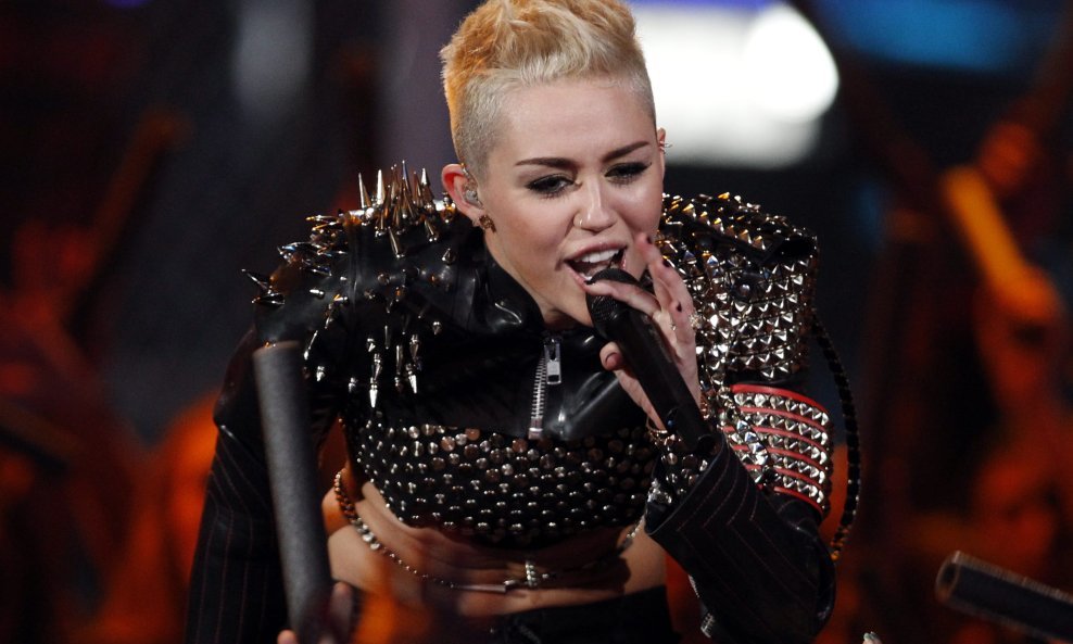 Miley Cyrus nastup na VH1