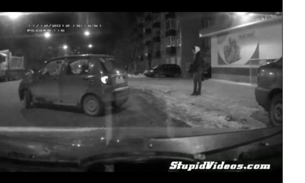 Je li ovo najsporije bočno parkiranje ikada