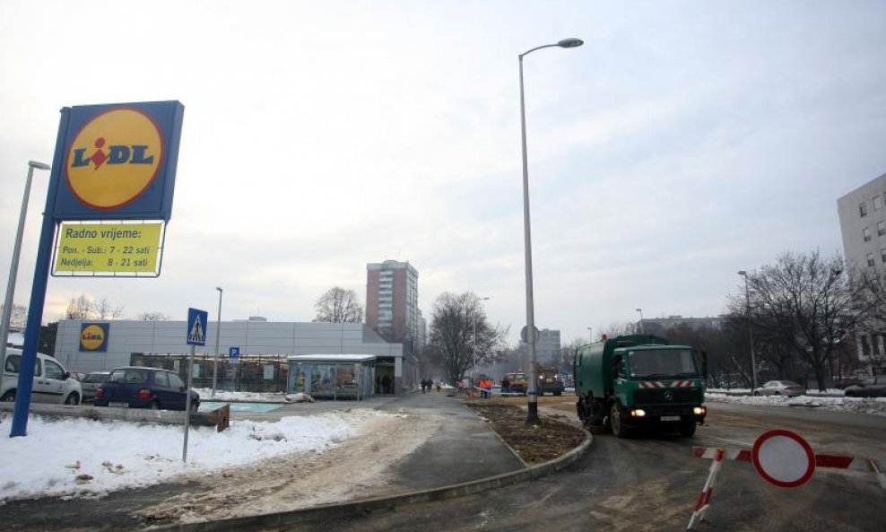 Još traje sanacija puknute cijevi u Zagrebu (9)