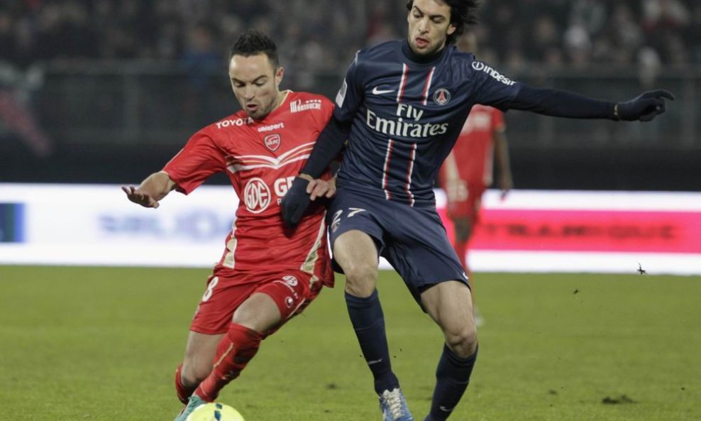 Gael Danic (Valenciennes) i Javier Pastore (PSG)