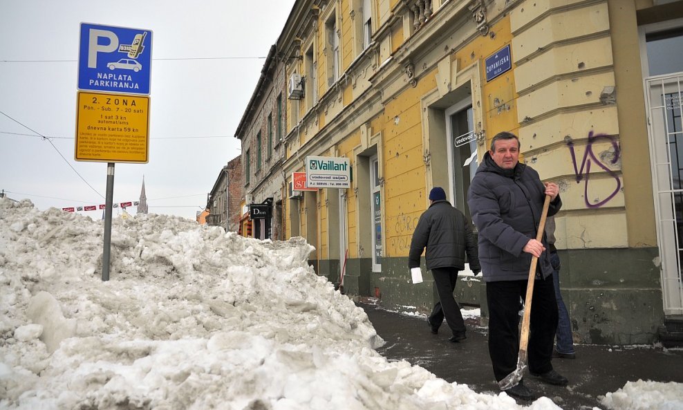 Problemi sa snijegom u Osijeku (1)