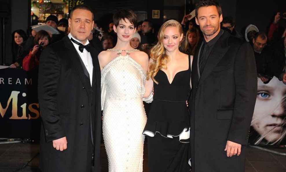 Russell Crowe, Anne Hathaway, Amanda Seyfried i Hugh Jackman