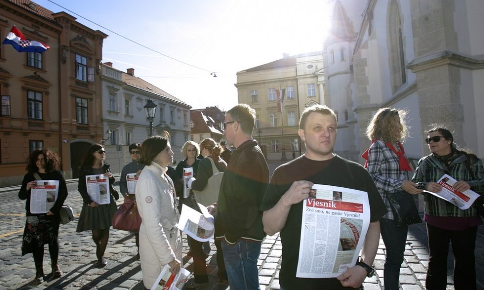 Prosvjed zaposlenika Vjesnika ispred zgrade Vlade