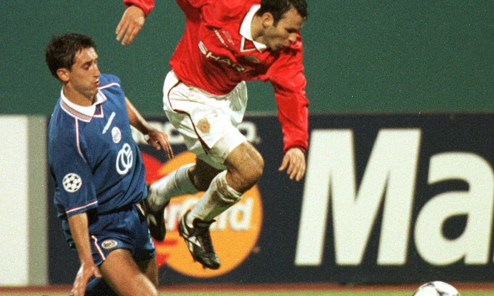 Daniel Šarić - Ryan Giggs ( NK Croatia - Manchester United)