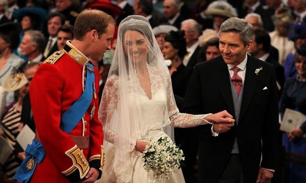 Princ William i Kate u pratnji oca2