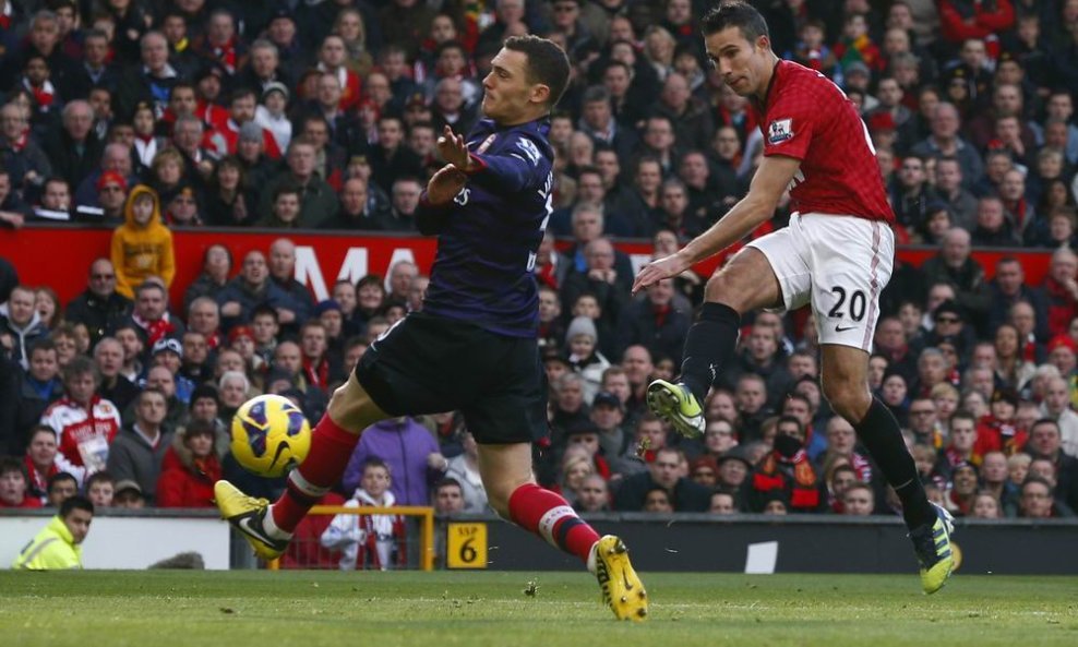 Robin van Persie (d) s Thomas Vermaelen