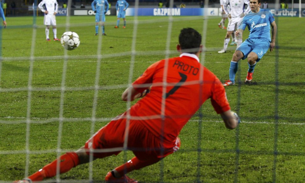 Silvio Proto (Anderlecht) vs Aleksandr Keržakov (Zenit)