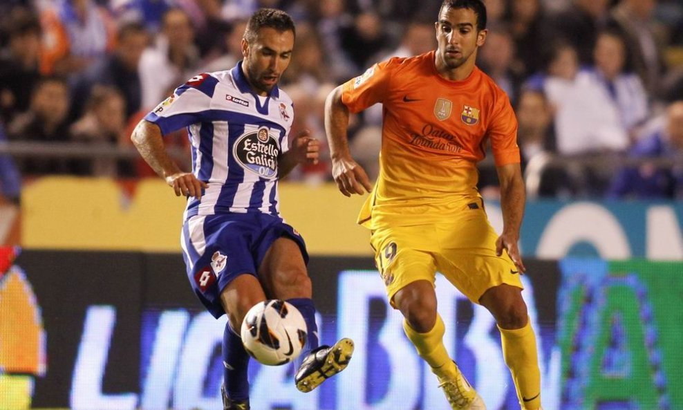 Ayoze Diaz Deportivo (l), Martin Montoya Barcelona