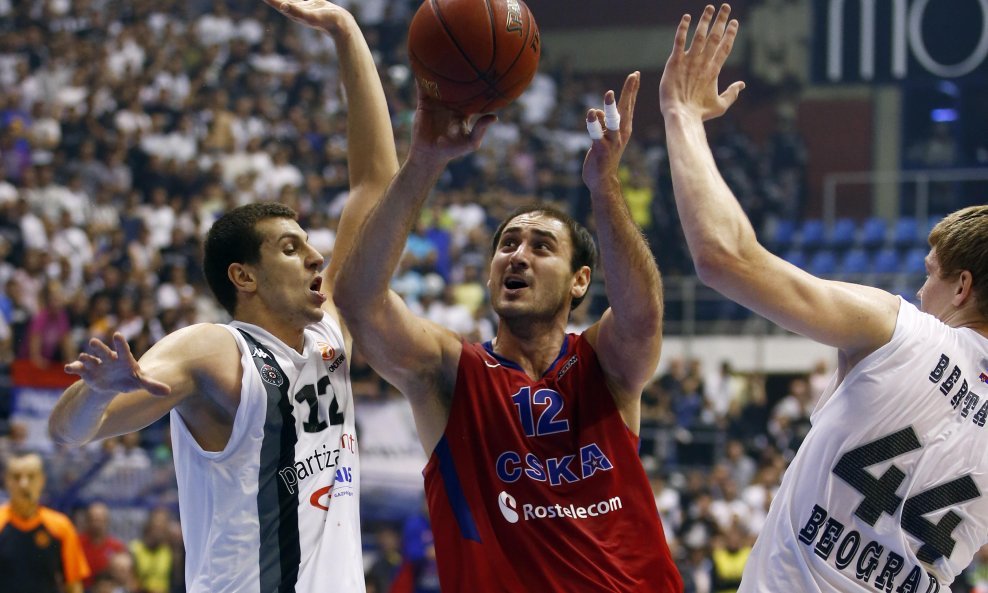 Centar CSKA Nenad Krstić protiv Partizana