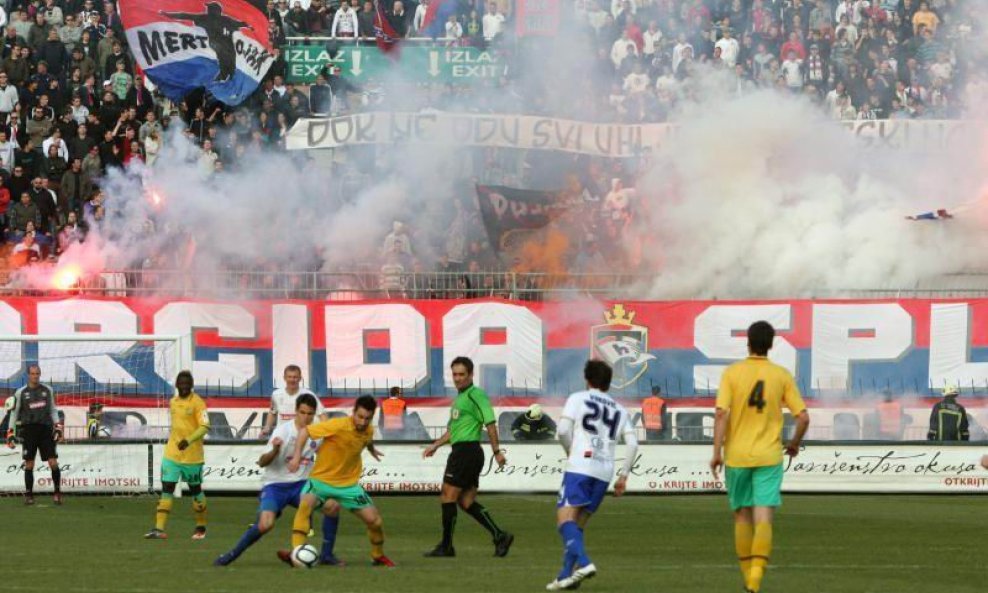 Hajduk - Istra - Torcida pirotehnika