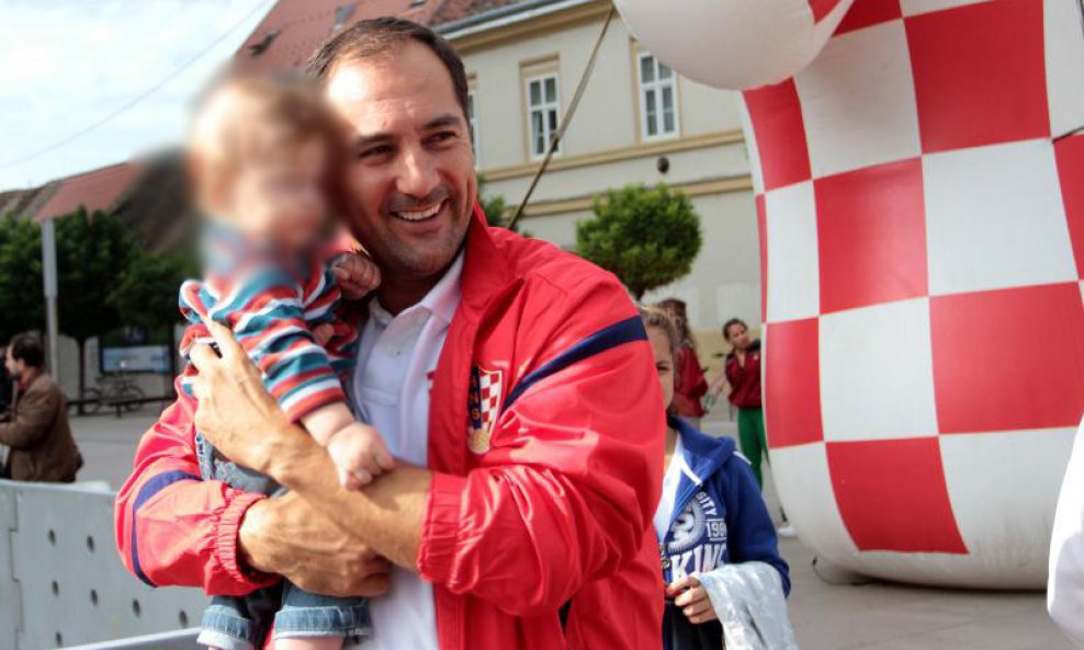 Stručni stožer u setnji Osijekom (5)