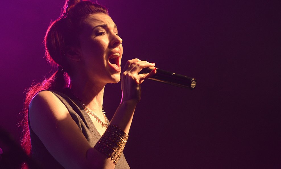 Chrysta Bell 3